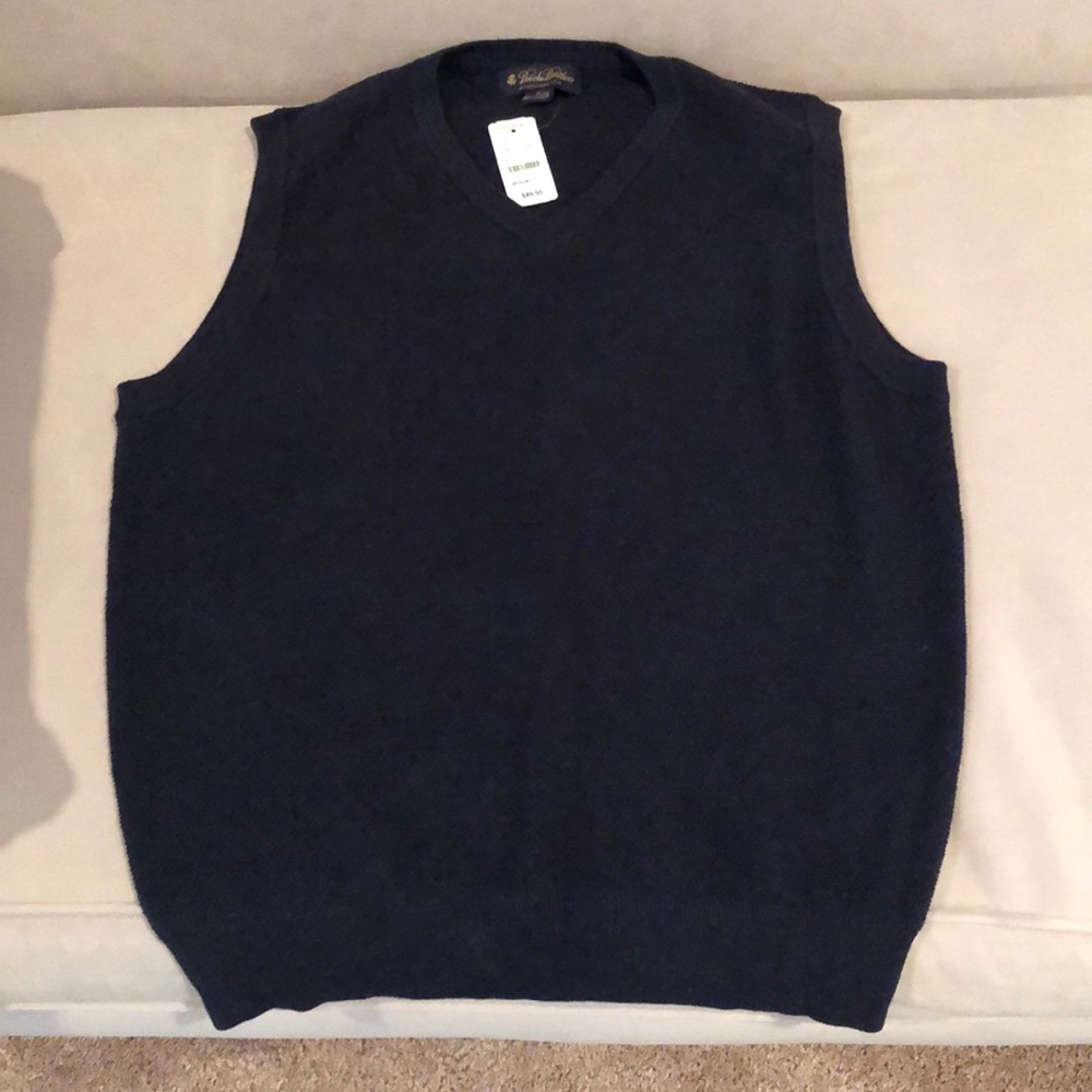 Brooks Brothers men’s navy knit vest medium NWT